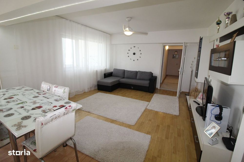Vând apartament 4 camere în Hunedoara, zona Parâng-Str.Viorele, 79 mp