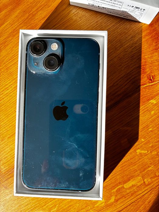 Айфон 13 мини и Айфон 11 в мнго състояние