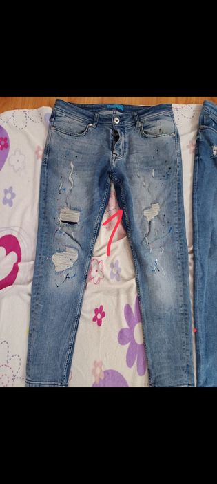 Pantaloni blugi  bărbați stare buna folosit un an   preț 30 lei  1 buc