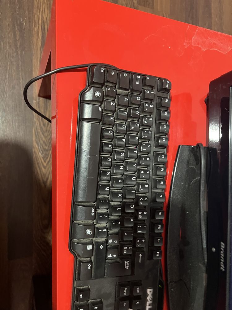 Calculator este foarte bun are 36 de jocuri istalate si are 38 de gb .
