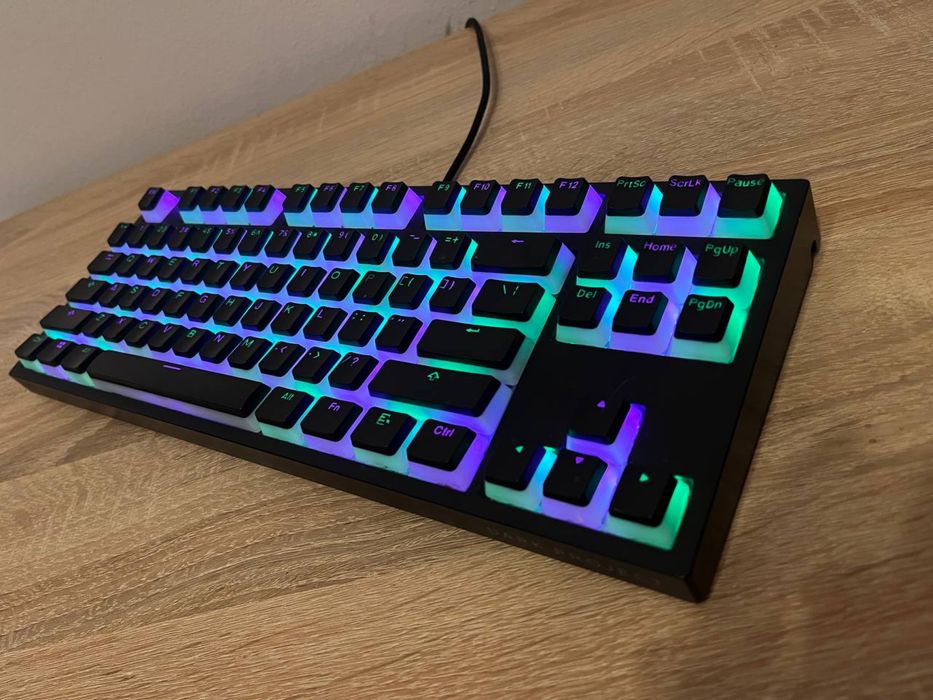 Компютър с RTX 2060 + монитор AOC 24” + клавиатура KD87A