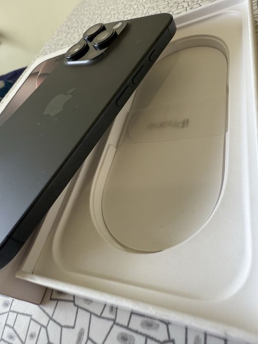 Iphone 16 pro + Apple MagSafe Case