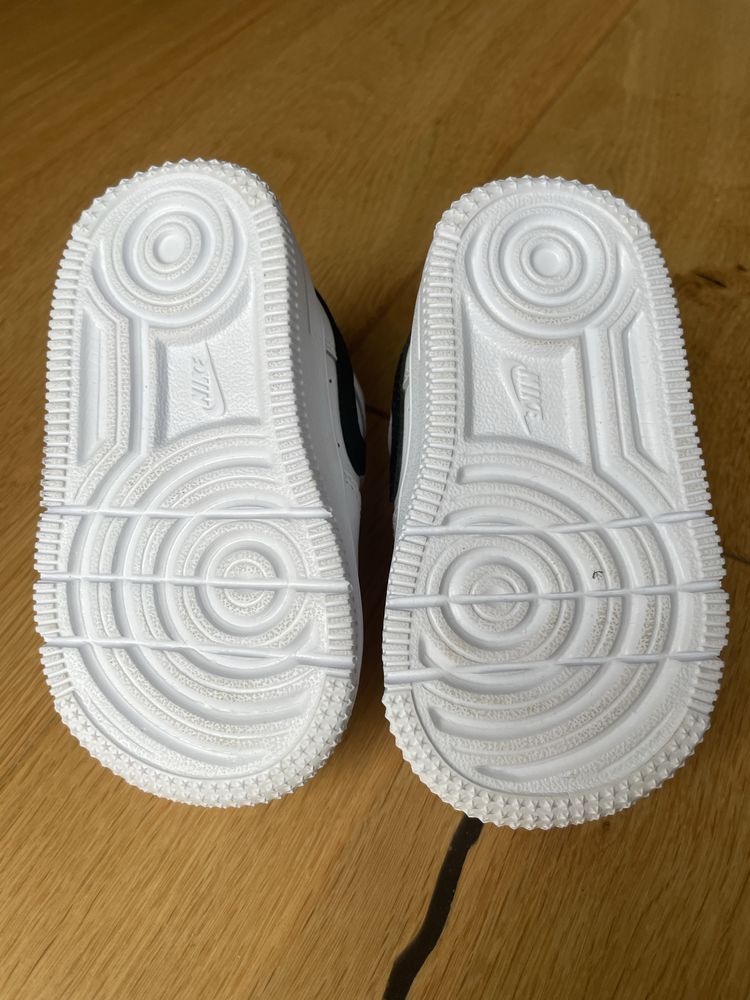 Adidasi Nike Force 1 Low Easyon marime 21
