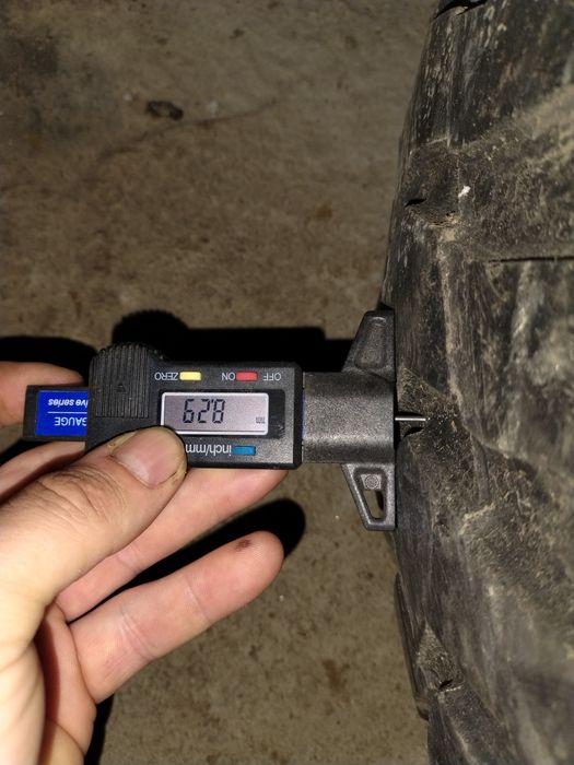 2 caucicuri Maxxis mudzila 37 13.5 15