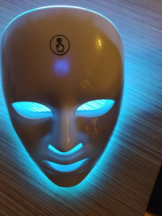 Masca LED tratament facial acnee puncte negre riduri