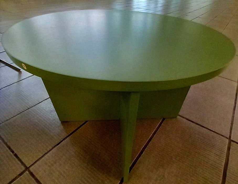 Зелена кръгла масичка Прибори Етажерка за колекционер Оливерник