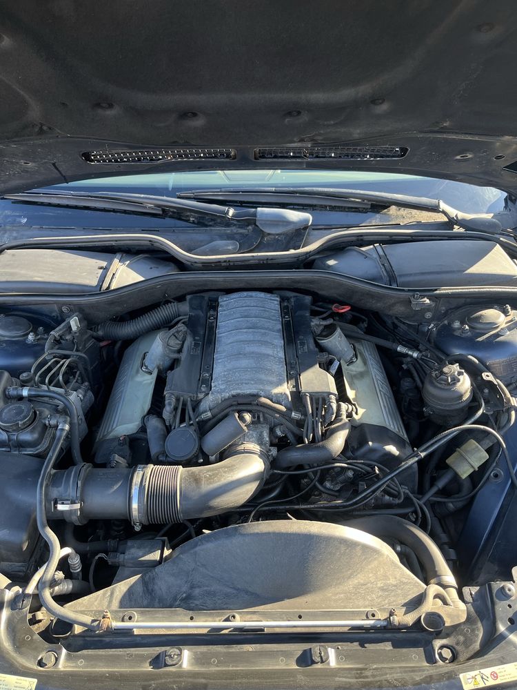 BMW 735i на части