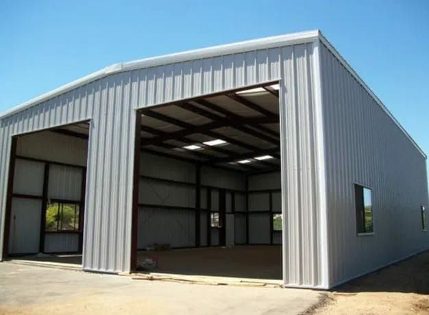 Vând hala metalica și spălătorie auto self service