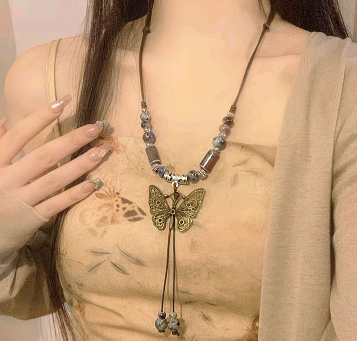 Этно-украшение с подвеской-бабочек