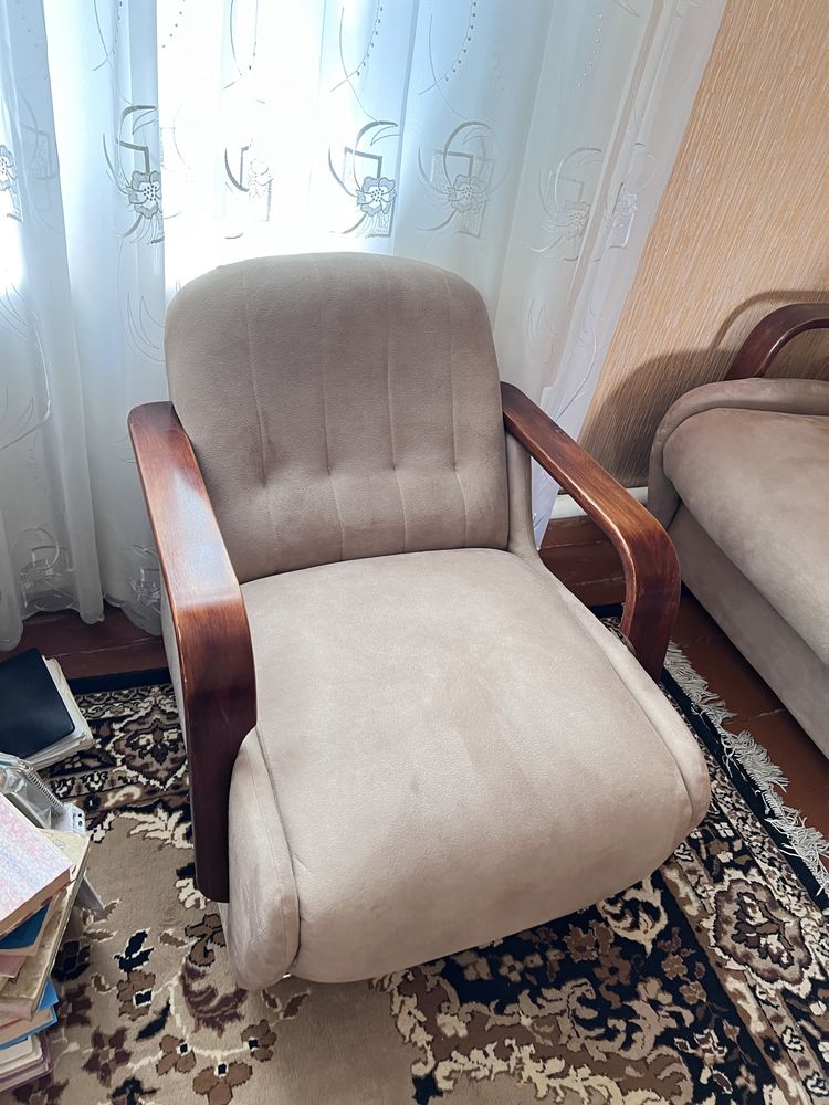 Продается комплект диван и 2 кресла