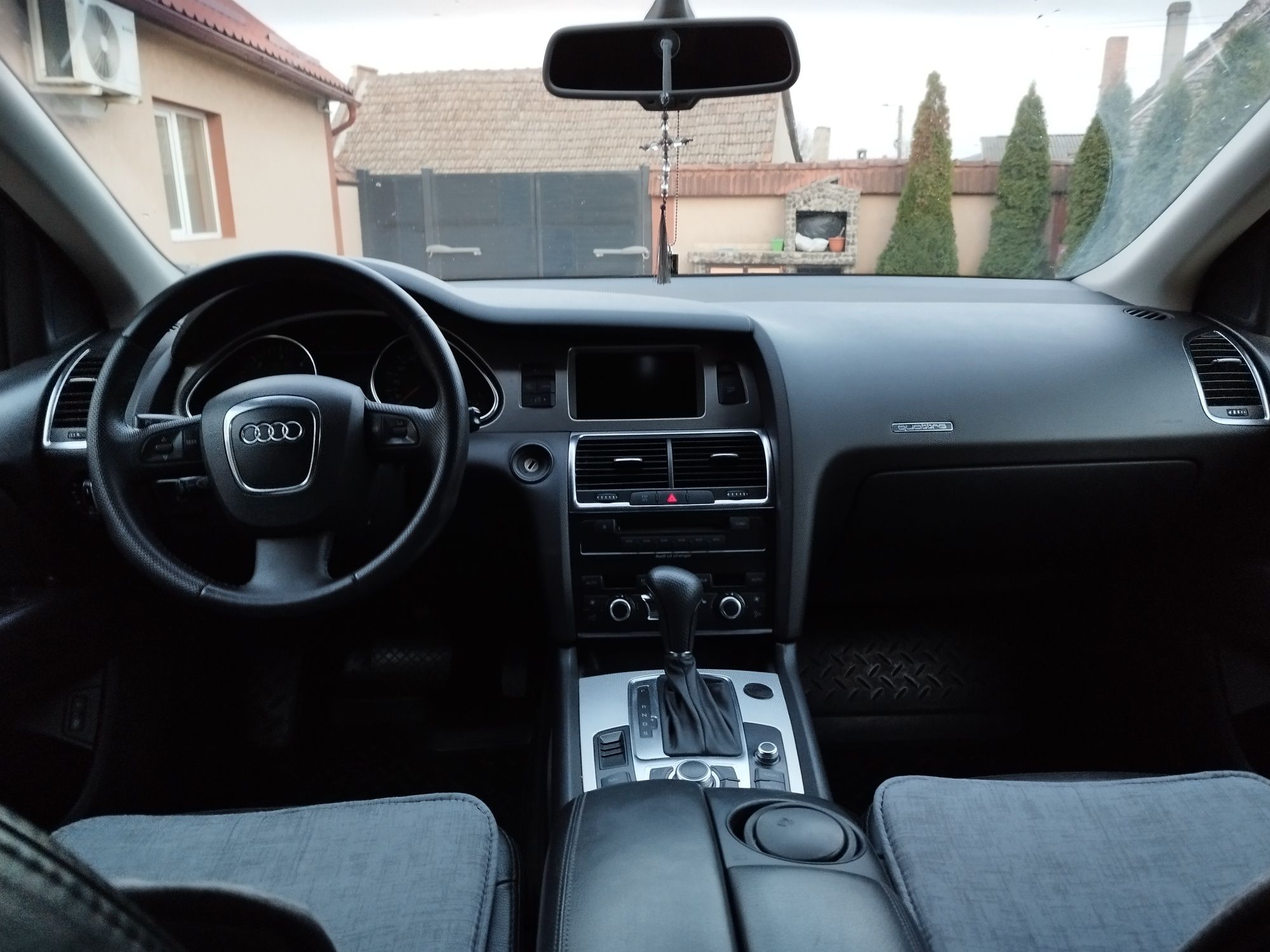 Audi Q7 suspensie pe arcuri,7 locuri