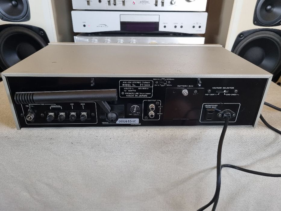 Tuner Hitachi FT-5000. Perfect functional. Impecabil.