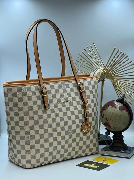 Geanta Louis Vuitton Noua !!! Dimensiuni 38/30 !!!