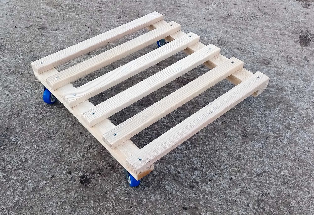 Suport ghiveci, mobil, cu roti, forma patrata, lemn, 47 cm