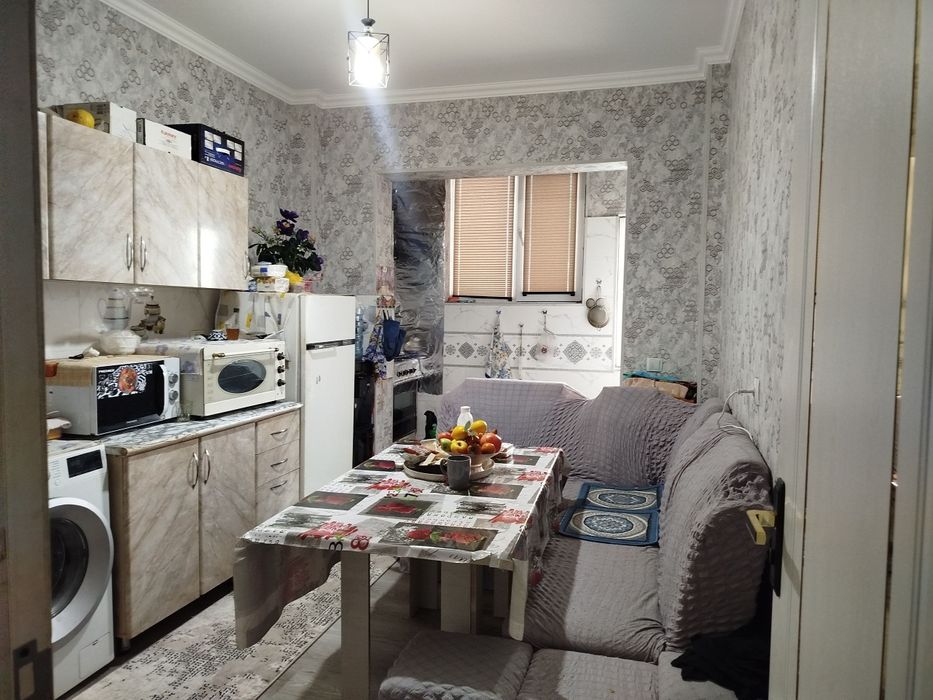 Салом алайкум квартира сотилади Лицунова турон банк устида 5етаж 67 кв