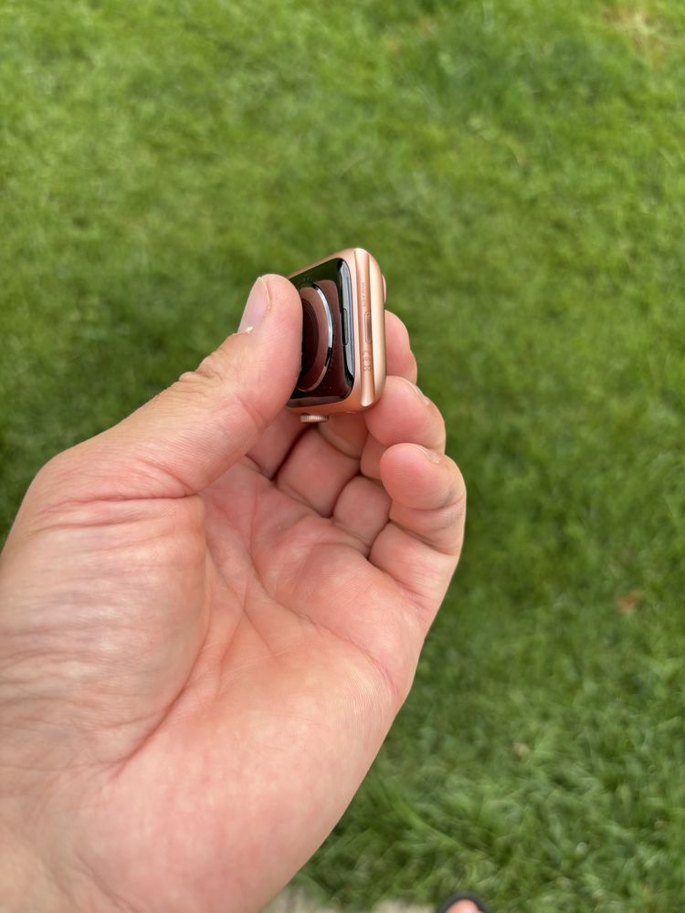 Apple Watch Series 4 16GB Gold 44MM Wi-Fi Original folosit 1 saptamana