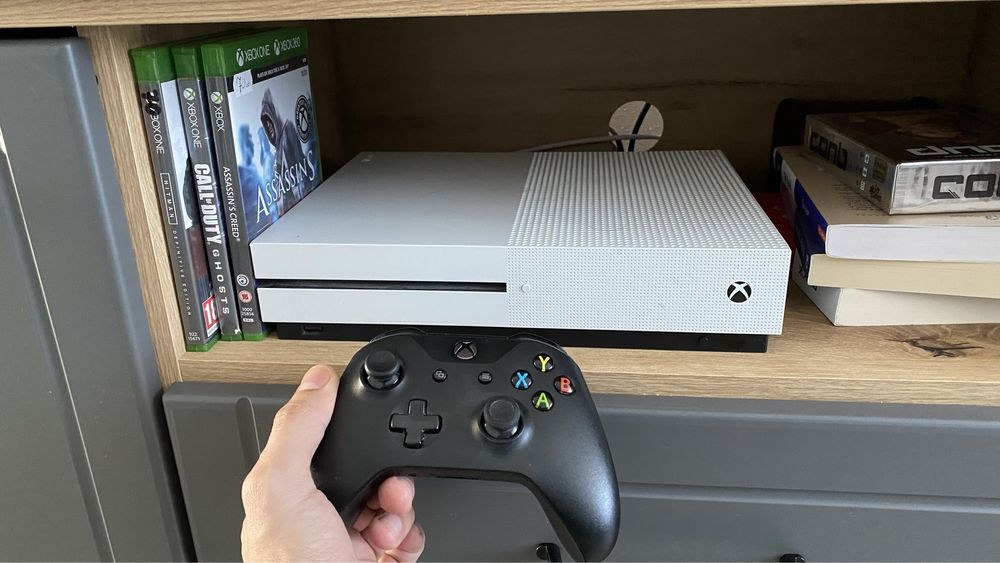 Xbox One S 1 TB cu jocuri