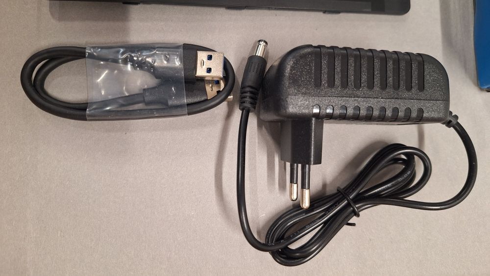 Продавам кутия за 2.5" (3.5") хард диск