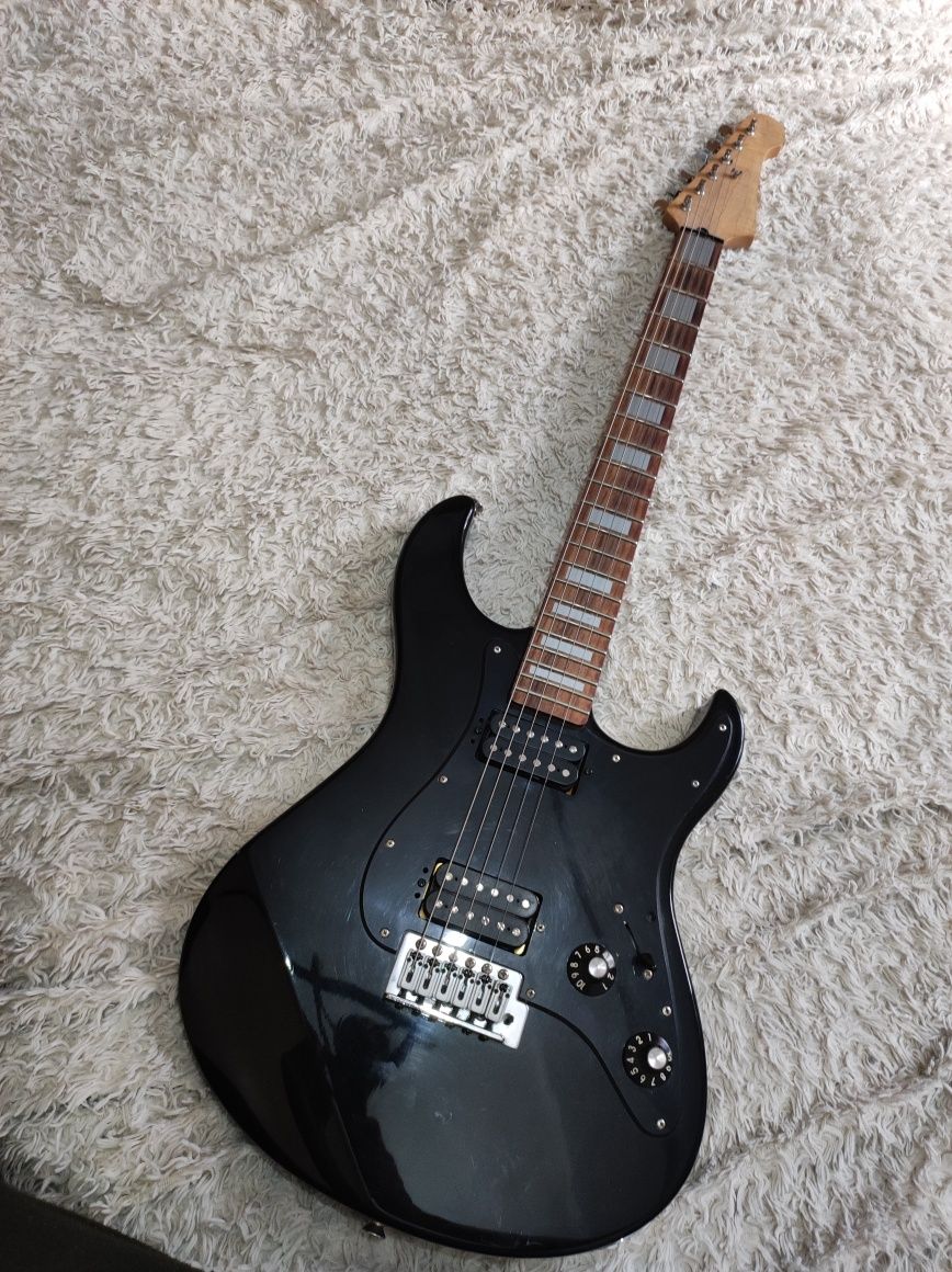 Электро гитара Yamaha 120 H сделанна под fender blacktop