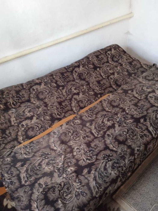 бесплатно диван , тумбочку, 2 кресла