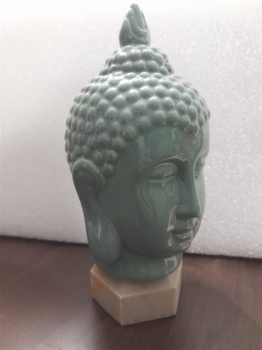 Buddha din ceramica pe soclu marmura,  h 18 cm