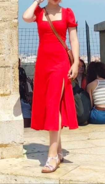 Червена рокля, официална или ежедневна