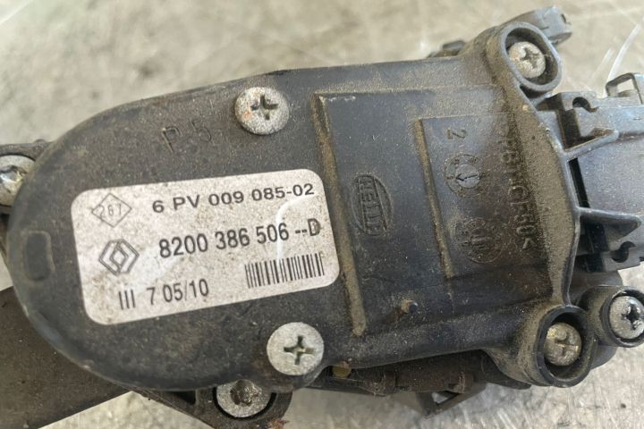 Pedala acceleratie 8200 386 506 Fiat Punto a 2-a generatie