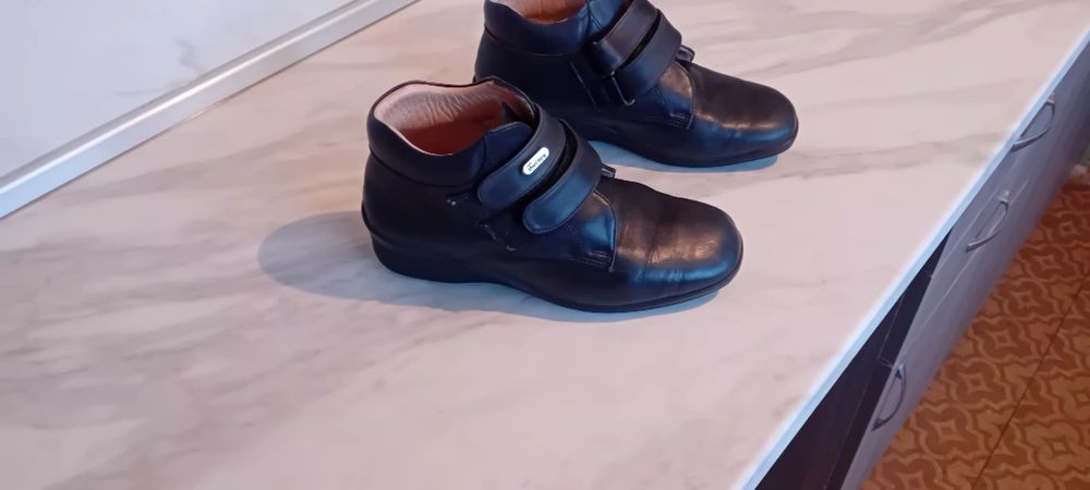 Дамски зимни боти от естествена кожа.