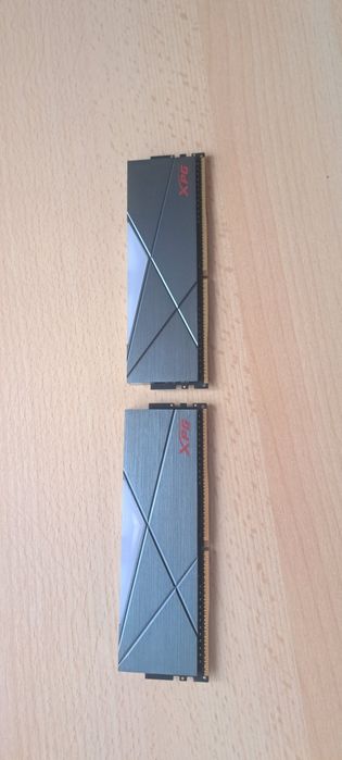 Vând 16gb RAM DDR4 XPG