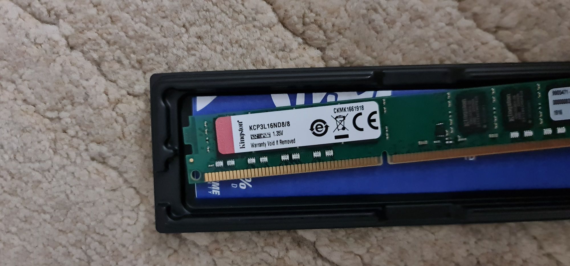 Vând plăcuțe RAM a câte 8GB