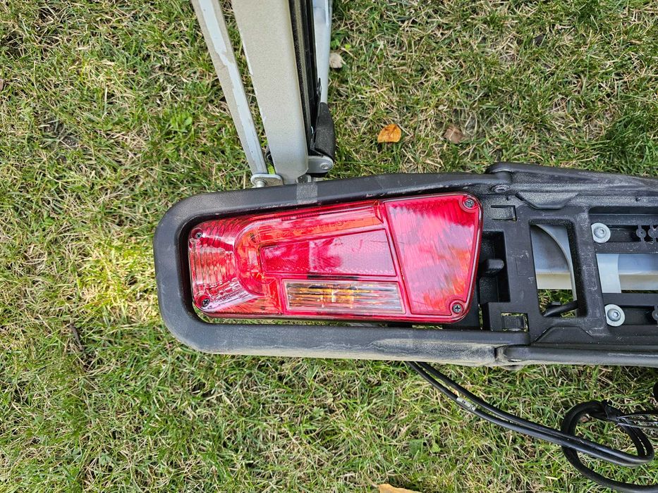 Suport schiuri cu prindere pe carligul de remorcare Aleo