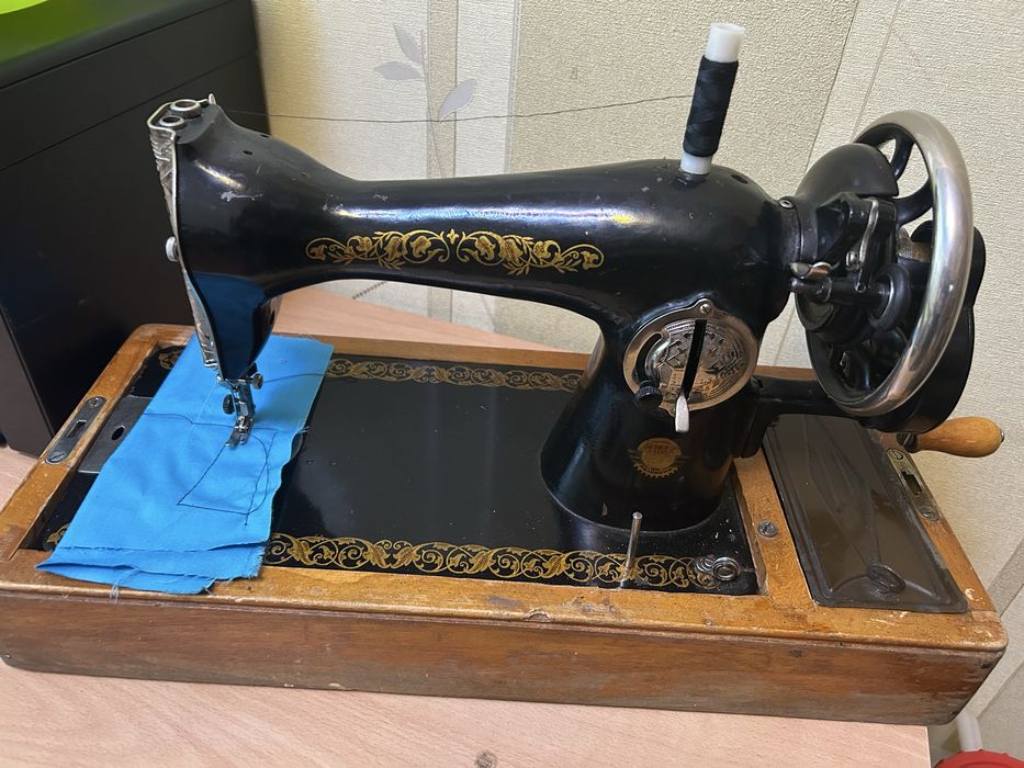 Продам швейную машинку