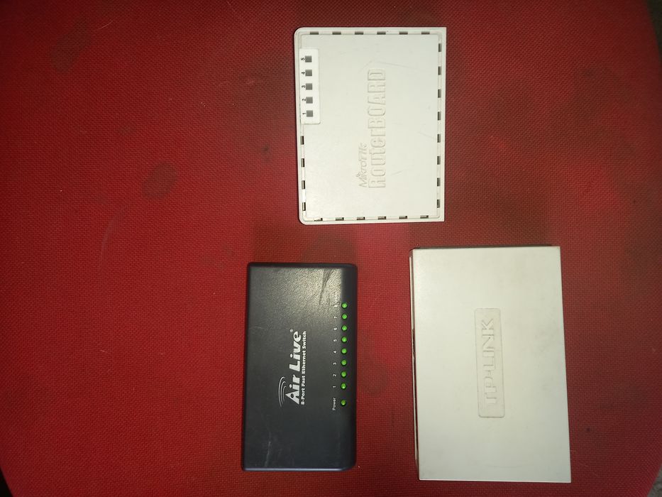 ЛОТ рутер  1-бр.  и суич  2-бр. /цената е за всичкозаедно/