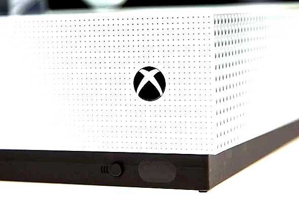 Xbox One S 1 Tb  + диски лицензия  xbox 360. Отличная приставка