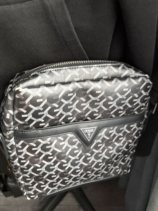 Чантичка guess запазена