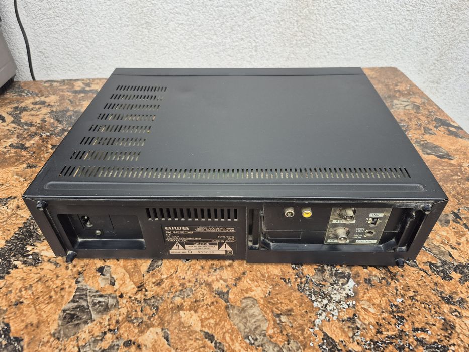 Vand video casette pleyer marca Aiwa model HV E 1010 DH made in japan