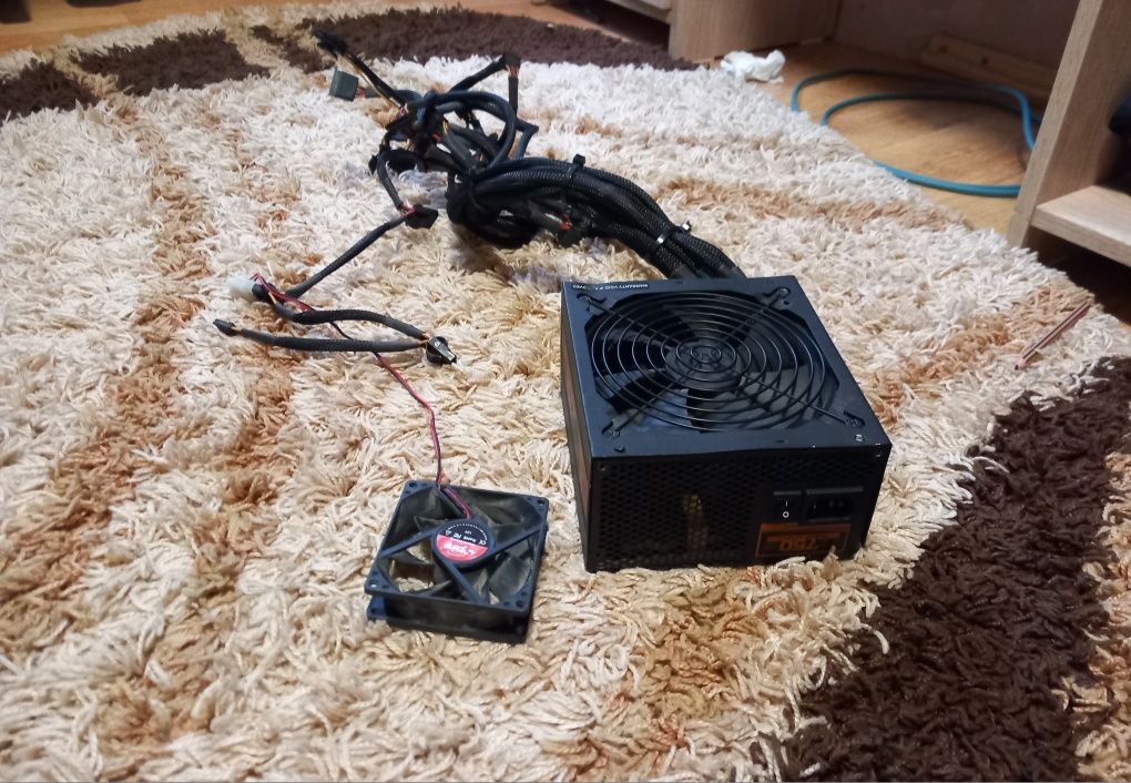 Sursă de alimentare Corsair CMPSU-750TX, seria TX 80 Plus, 750 wați,