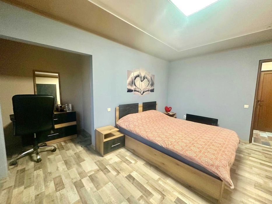 Продава къща в с. Лесново