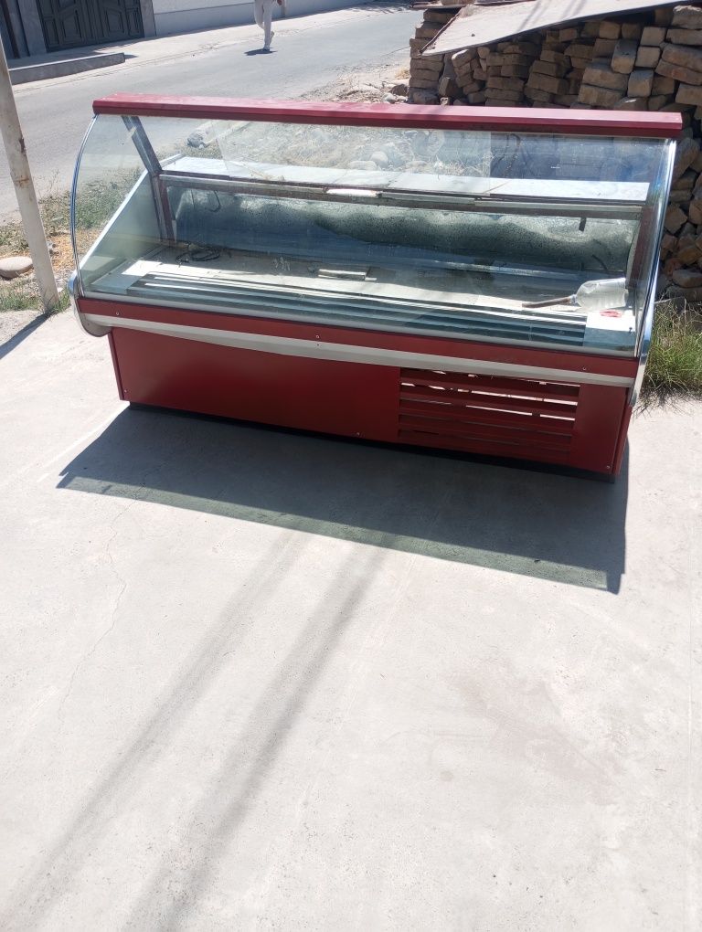 Vitrina xolodelnik hamma narsasi zavatisko