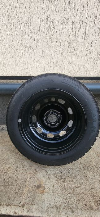 Vand cauciucuri de iarna cu jante 185/65/R15