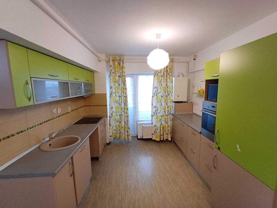 Proprietar inchiriez apartament 4 camere – 105 mp utili