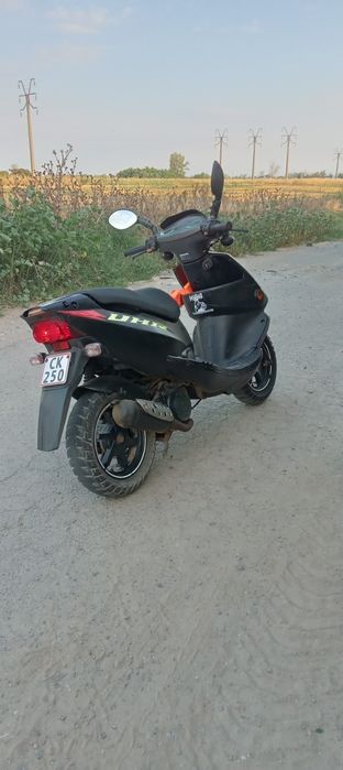 Vînd scuter foarte întreținut accep orice distanță ori unde ar fi