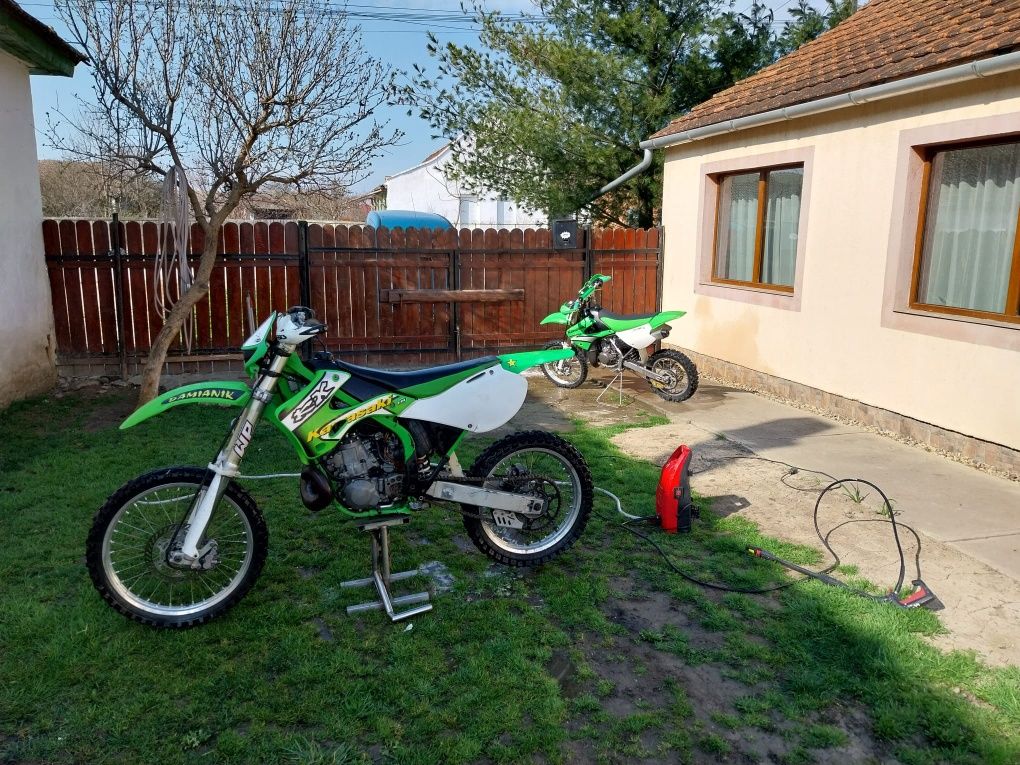 Kawasaki 250 kx an 2000. +Kawasaki 85 kx 2010