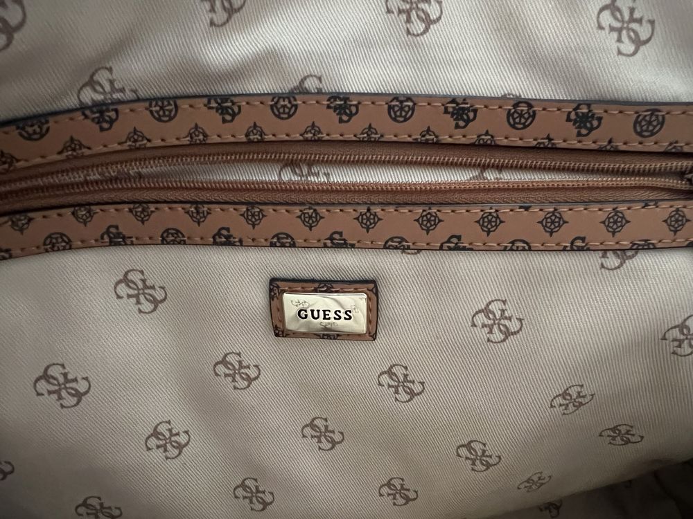 Дамска чанта Guess