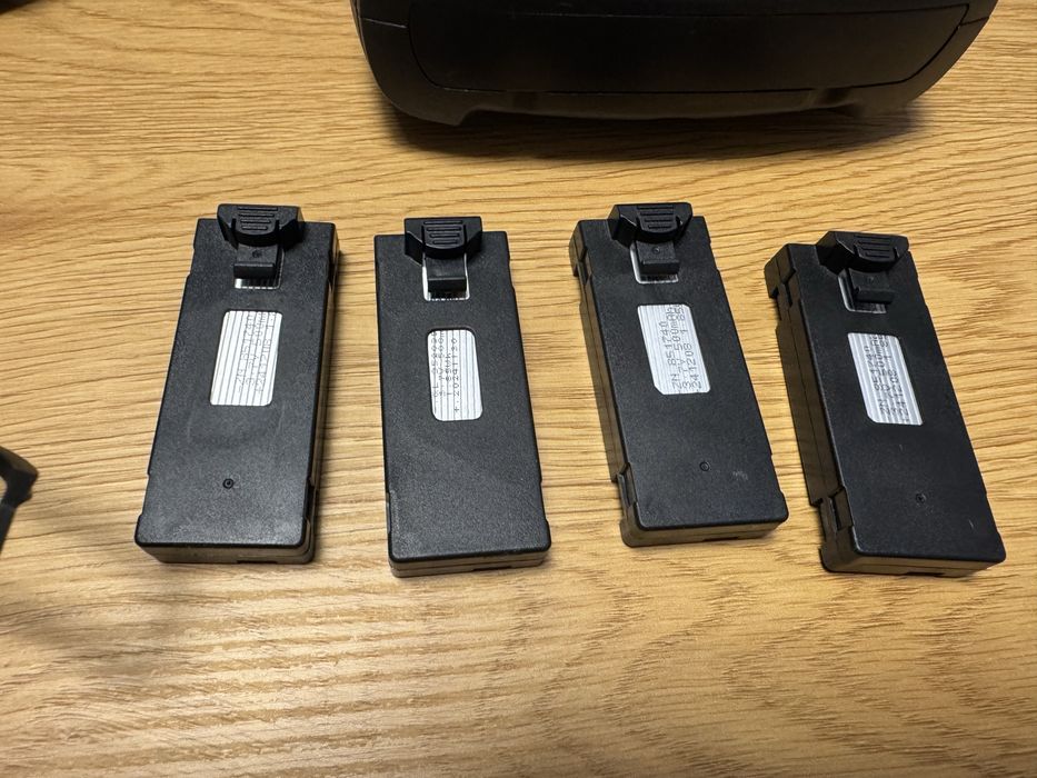 Drona E88 cu 4 acumulatori.