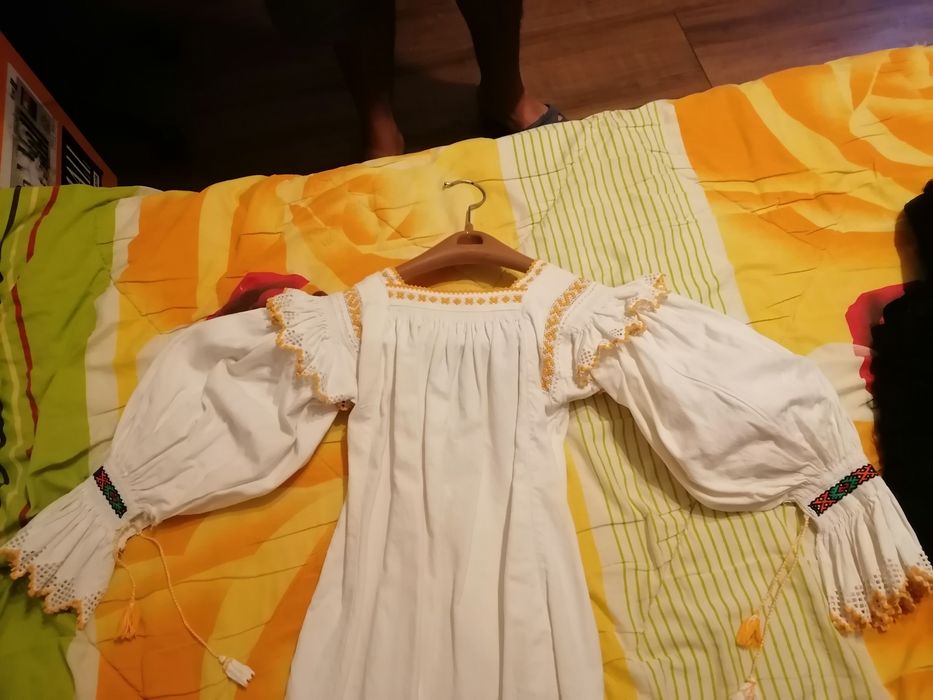 Cameșa și pieptar vechi