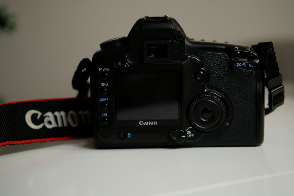 Aparat foto full-frame Canon 5D Mark I body + grip baterie