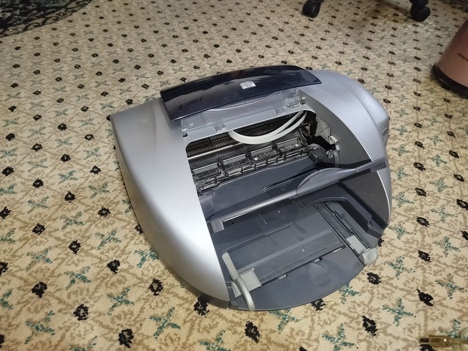 Принтер  Hp deskjet 5550 (В отличном состоянии) Торг есть