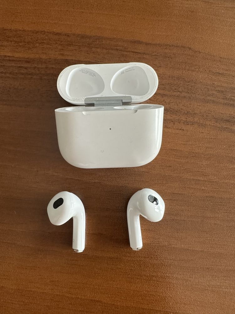 Продавам Apple Air Pods 3 generation /Wireless Earbuds/