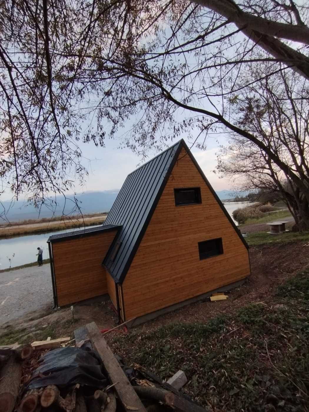 Cabana stil A Frame, casa din structura de lemn la comanda de vanzare